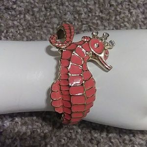 NWT SEAHORSE HINGED GOLD METAL BRACELET